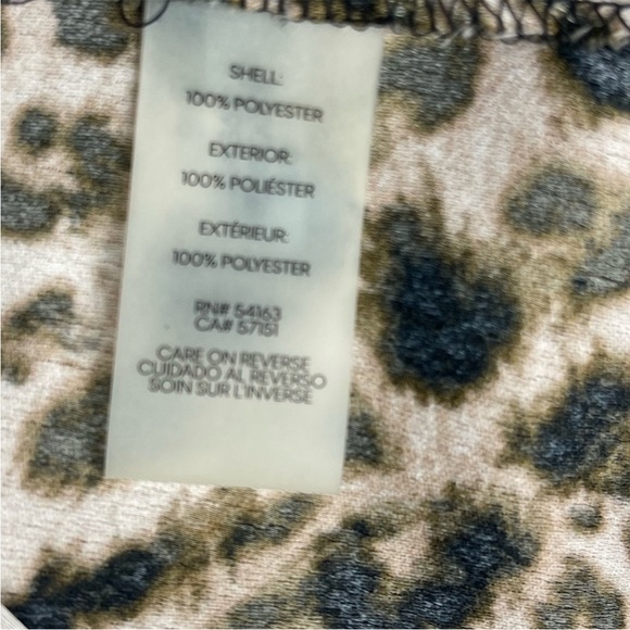 NWT Calvin Klein Leopard Print, 3/4 Sleeve, Belted, Button Down Shirt Dress - Picture 8 of 10